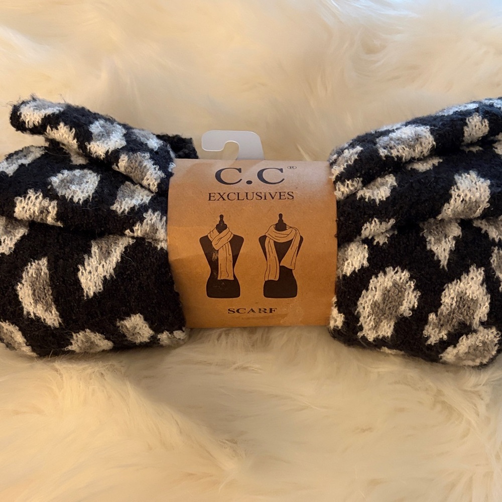 C.C Exclusives Black and White Scarf